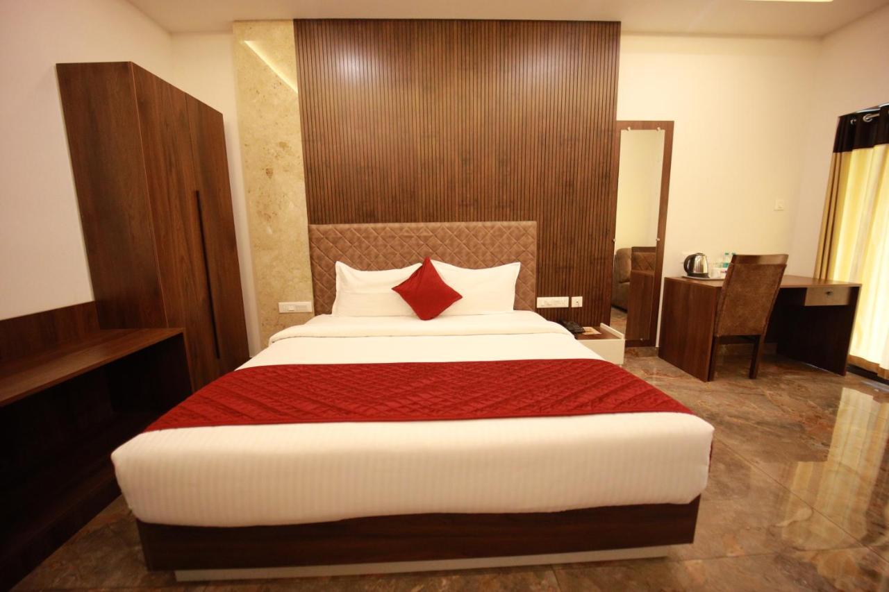 Bliss Regency Business Hotel Палаккад Экстерьер фото