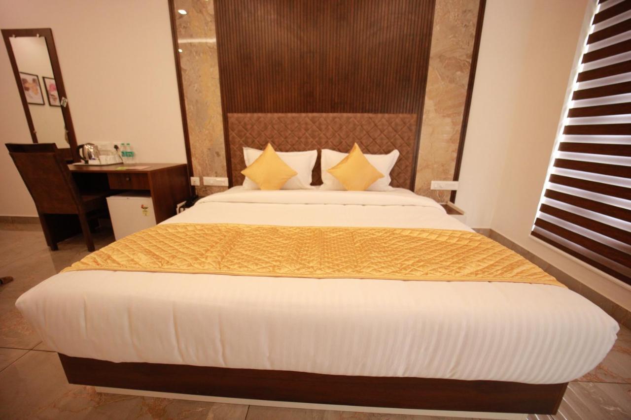 Bliss Regency Business Hotel Палаккад Экстерьер фото